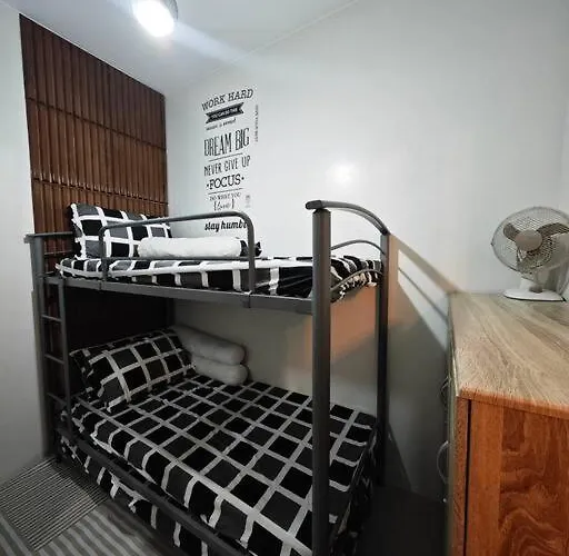 Luxhomme 2- Bedroom Luxury Unit *